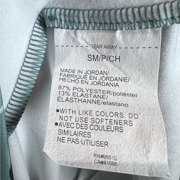 Under Armour sage green abstract print long sleeve mock neck top size small NWT - Picture 6 of 6